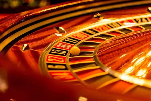 Comparing Services Offered by Top Online Casinos